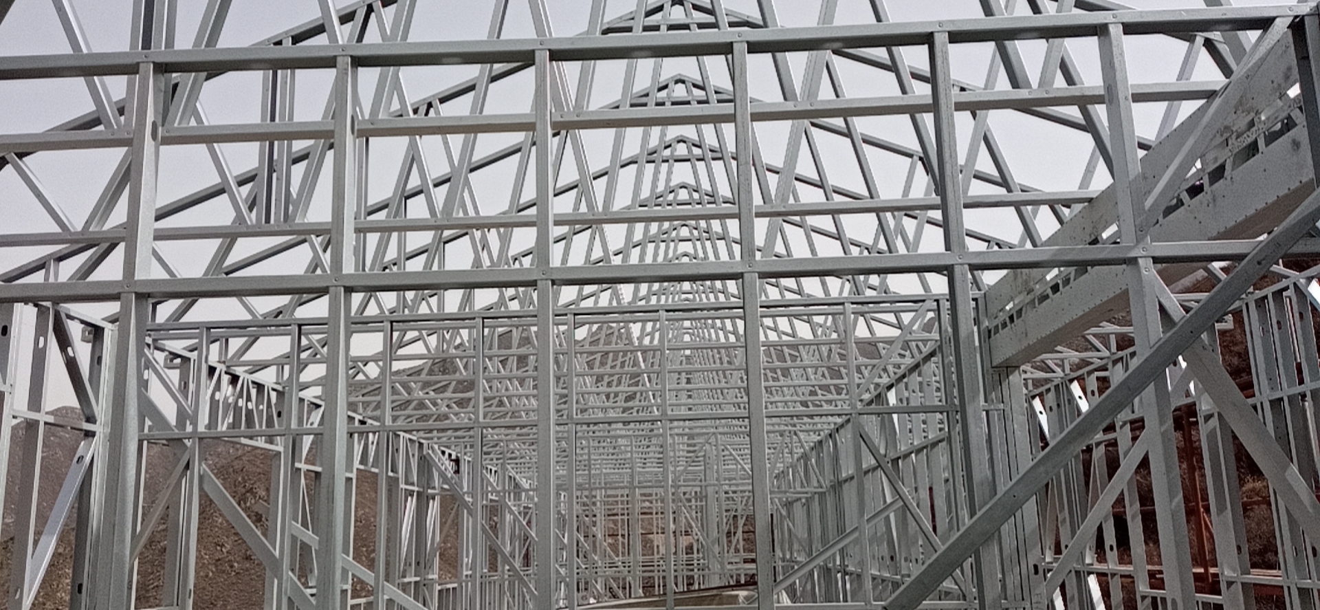 輕鋼房屋加三層項目屋頂安裝 輕鋼房屋加三層項目屋頂安裝