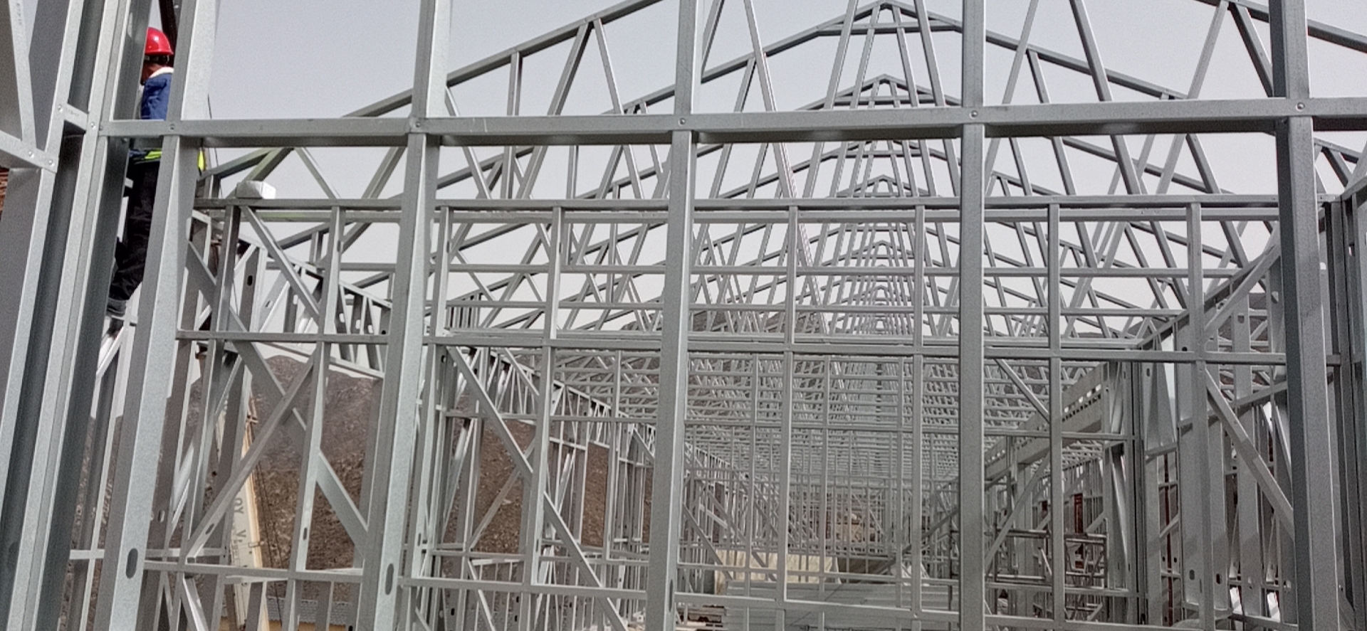 輕鋼房屋加三層項目屋頂安裝