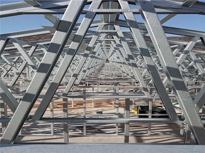 輕鋼房屋加三層項(xiàng)目屋架安裝完成 輕鋼房屋加三層項(xiàng)目屋架安裝完成