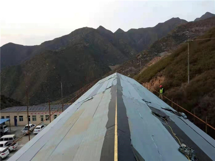 輕鋼房屋加三層項目屋頂防水卷材的鋪設(shè) 輕鋼房屋加三層項目屋頂防水卷材的鋪設(shè)