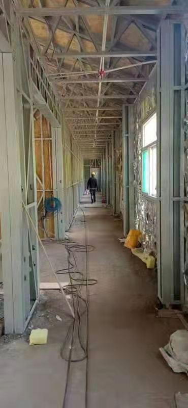 輕鋼房屋加三層項目保溫棉填充中 輕鋼房屋加三層項目保溫棉填充中