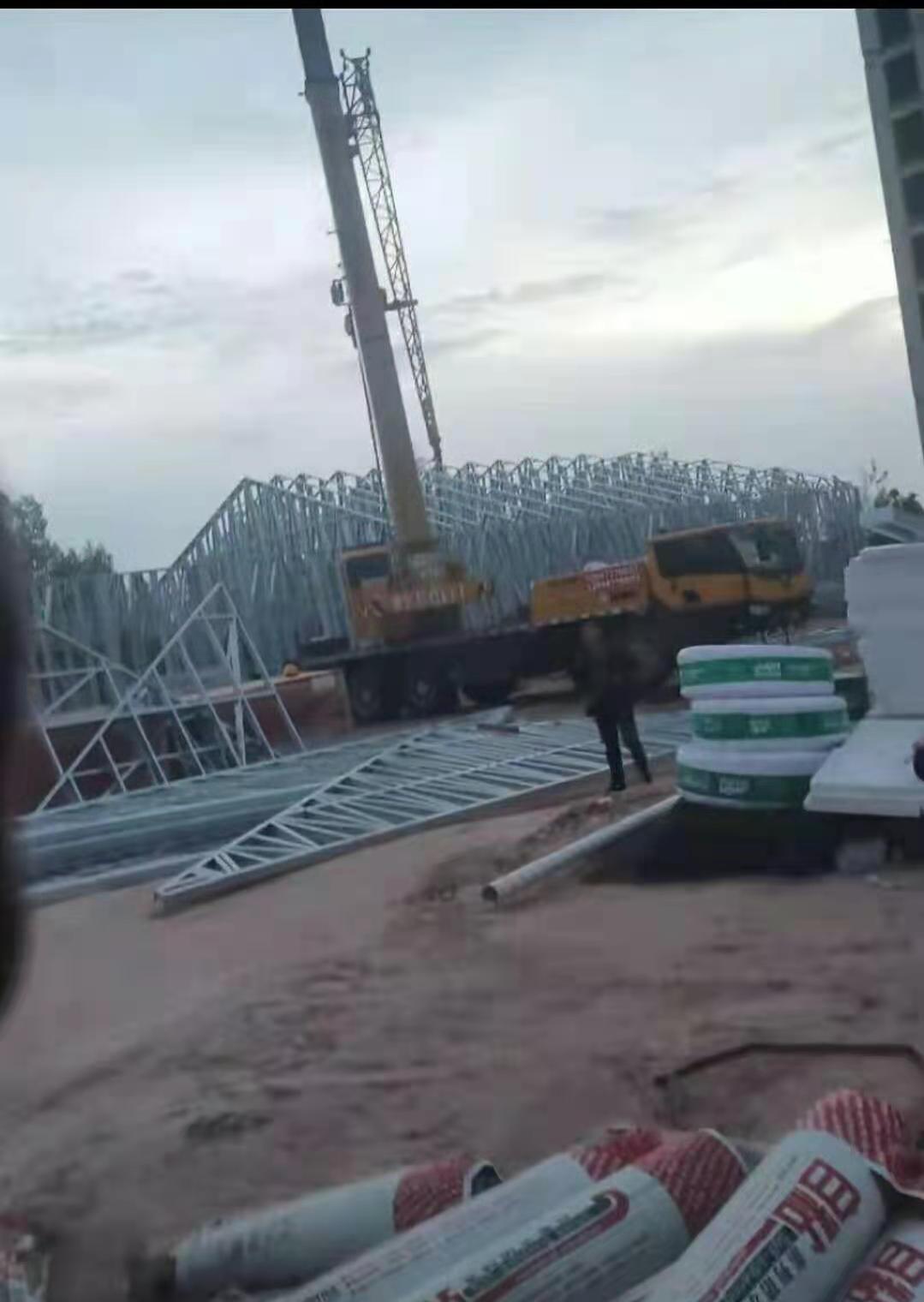 輕鋼房屋售樓部項目屋頂安裝 輕鋼房屋售樓部項目屋頂安裝