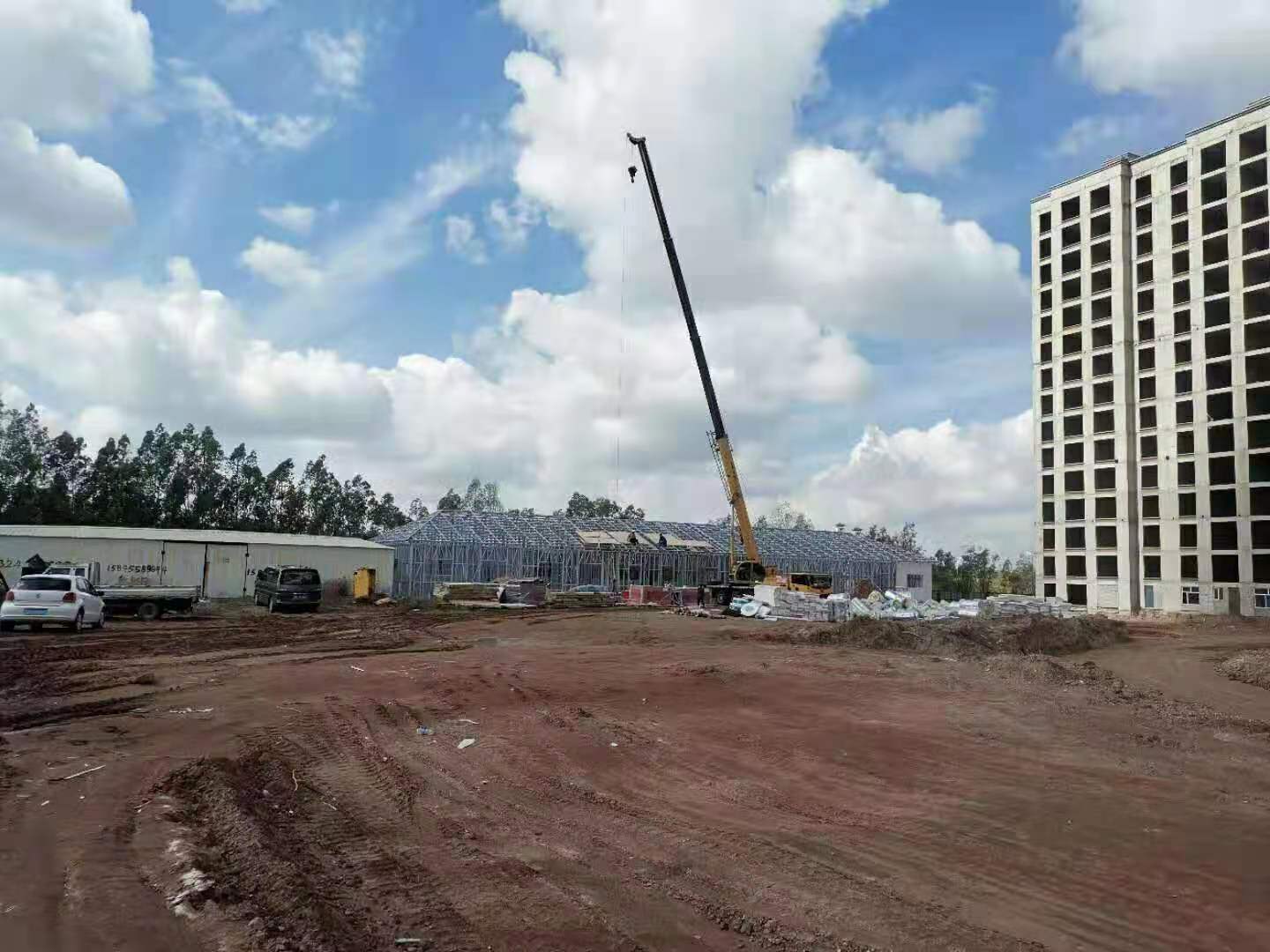 輕鋼房屋售樓部項目屋架安裝完成 輕鋼房屋售樓部項目屋架安裝完成