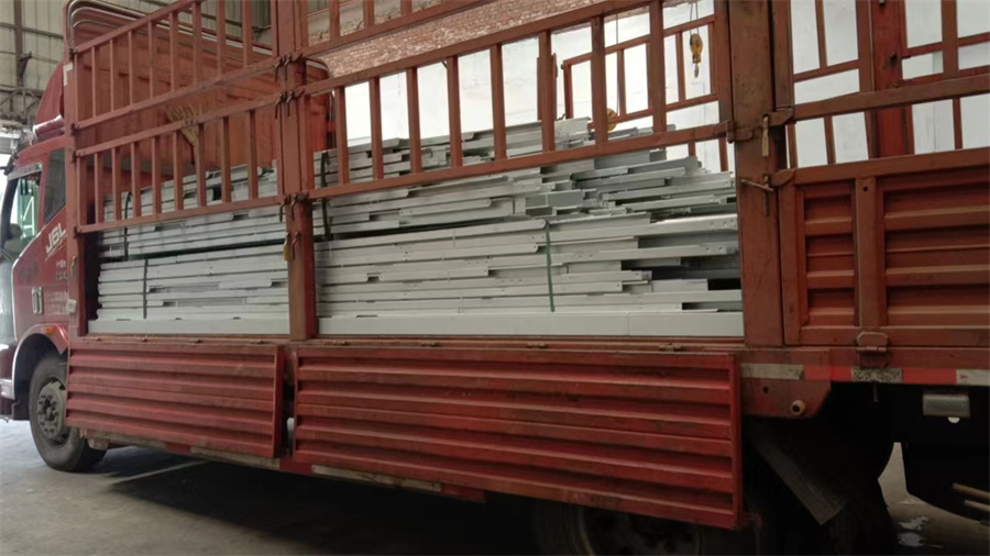 一層146平米輕鋼別墅房屋龍骨加工完成發(fā)貨 一層146平米輕鋼別墅房屋龍骨加工完成發(fā)貨