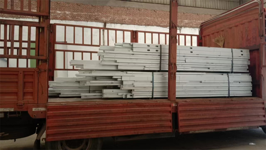 一層106平輕鋼別墅房屋龍骨加工完成發(fā)貨 一層106平輕鋼別墅房屋龍骨加工完成發(fā)貨